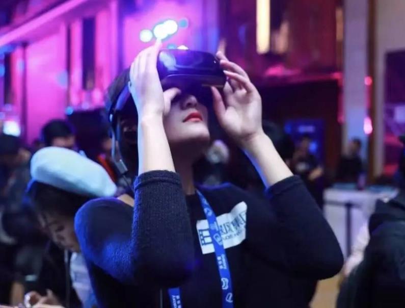 AR Live Streaming and VR Virtual Live Streaming Services