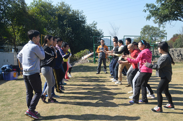 Forging Stronger Tuoyuan People: Outdoor Team Building Training