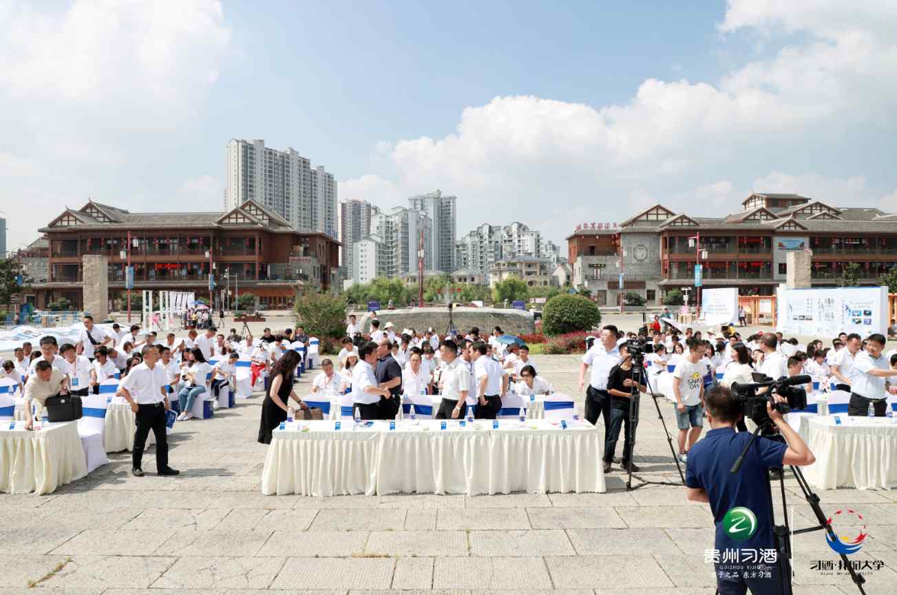  广州年会策划-蜕变新生， 臻铂领航！